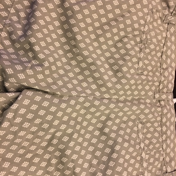 EUC Women’s Size 12 patterned shorts - Picture 4 of 5